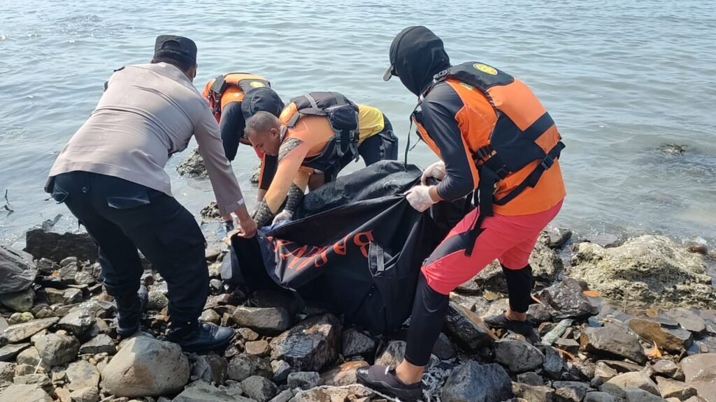 Warga Temukan Mayat Tanpa Kepala di Pesisir Pantai Lampung 