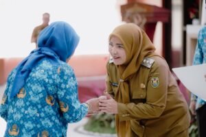 Eva Dwiana Saat Menberikan Ucapan Terimakasih Atas Pengabdian