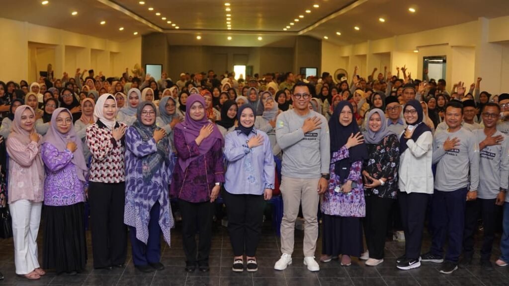 Anggota Komisi IX DPR RI Rahmawati Herdian Bersama Peserta Sosialisasi